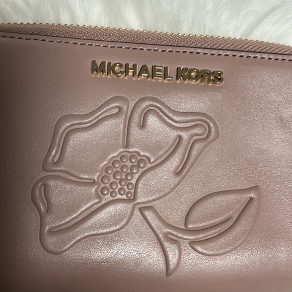 Michael Kors Wallet Wristlet - Picture 2 of 4